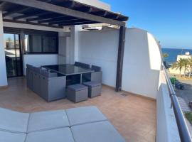 Ático con terraza y vistas en Carboneras, hotel in Carboneras