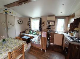 Logement 3 chambres - Vue Lac- Camping 4 étoiles Foix, hotel a Foix