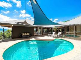 Idyllic Whitsunday Holiday Home with amazing views, hotel v destinaci Airlie Beach