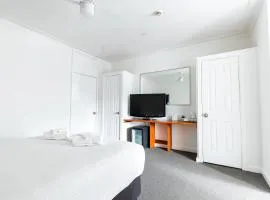 Unanderra Hotel