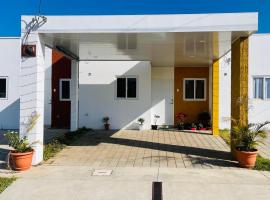 La Casita Amarilla de Santa Ana，位于圣安娜的酒店