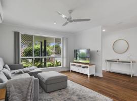 Perfectly Located Holiday Retreat, hotel i Banksia Beach