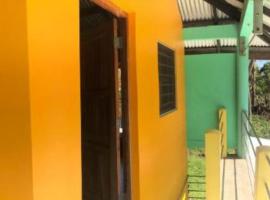 The Orange House, chalet de monta&ntilde;a en Isla Grande del Ma&iacute;z