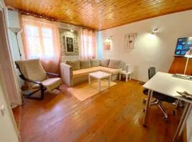 The Old Town Experience - next to Liston