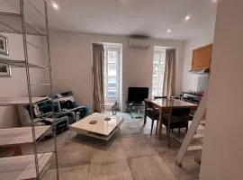 Heart of Nice Harboor cosy and central