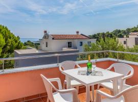 Gorgeous Home In Liznjan With Kitchen, Hotel in Ližnjan