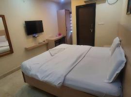 Sri Aditya Inn โรงแรมในราจาห์มันดรี