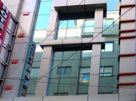 Hotel Opera Mahipalpur- Delhi Airport, cottage in New Delhi