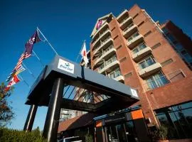 Coast Victoria Hotel & Marina by APA