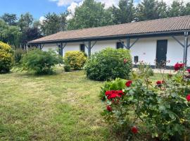 Cit'Hotel Les Eleis, hotel v destinaci Saint-Martin-de-Fraigneau