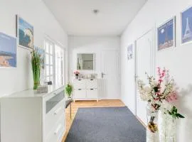 Disponible - 5mn Paris - Gare à Pied - Jardin Terrasse - 6 pers - Centre Ville - Proche tous Commerces et transports - Wifi