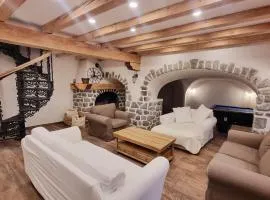 Grande Maison au pied du Col
