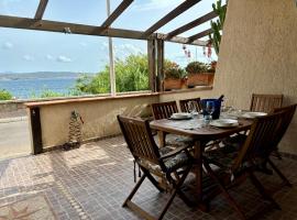 Vista mare La Maddalena con posto Barca e posto Auto coperto, hotel a La Maddalena