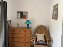 Chambre indépendante dans villa bord de mer