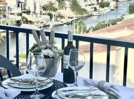 Modern apartment with canal views in Empuriabrava - Terrace & WiFi