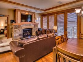 Catamount Lodge 204B by East West Hospitality, hotel in Truckee