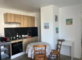 Appartement charmant aux Sables-d'Olonne avec terrasse.