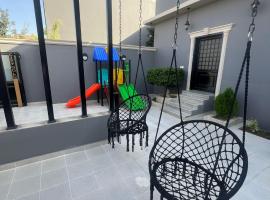 شاليهات سيتي الفندقية, Resort in Al Qarāḩīn