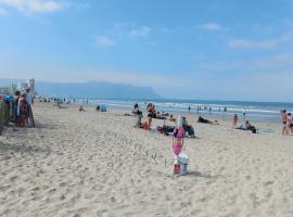 St Tropez on the beach, hotel in Strand