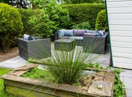 COZY & SPACIOUS PLACE ON A QUIET SPOT IN THE MIDDLE OF THE NETHERLANDS with free use of 2 women's and 2 men's bikes plus child seat