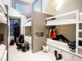 Little Italy Hostel Ex Chiesa S Donato、ペルージャのホテル