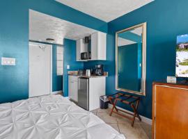 Oceanfront Inn Room #18- Ocean View Balcony, hotel near Vero Beach Municipal Airport - VRB, Fort Pierce