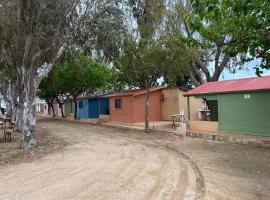 CAMPING DELTA NATURA LA TANCADA, hotel v destinaci Amposta