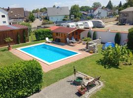 Ferienwohnungen zur Elz - Traumhafte 160 qm Wohnung mit Pool und Garten Nähe des Europaparks, hotel in Kappel-Grafenhausen
