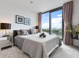 Central London Spectacular riverview two bedroom Luxury designer apartment-AC-Parking-WIFI-2 bathrooms