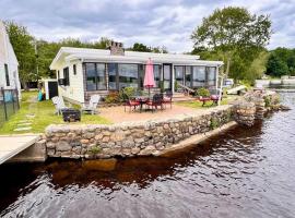 Shoreline Dreams, hotel in Lakeville