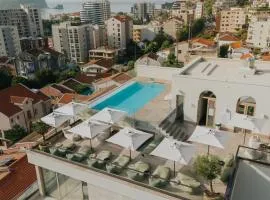 Infinity Hotel & More