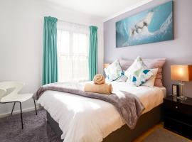 Funky 2bed apartment with multipurpose room!