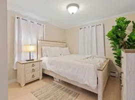 Beachside Retreat! Cozy 1-bedroom W Private Yard