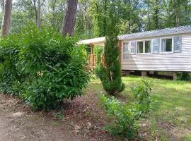Bungalow charmant avec piscine partagée à Saint-Chéron