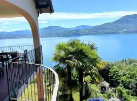 Traum-Balkon mit Panoramablick und Pool am Lago Maggiore