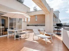 Top Floor Apartment City Center