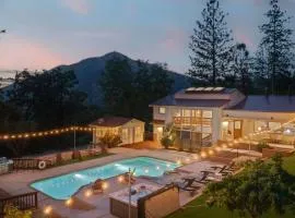 3 Bedrooms with 2 Bonus Rooms and Views! Pool with Spa