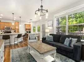 Fabulous Family-Friendly Retreat by Windsor Lake!