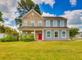 Fenced Yard and Patio! 2,400-Sq-Ft Chesapeake Home, Hotel in Chesapeake