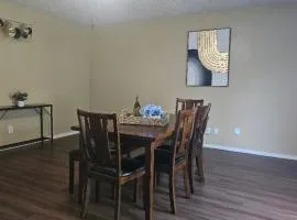 Cozy Four Bedroom Residence In Converse