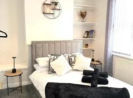 Ty Noah- Newly Refurbished Home In The Heart Of Pembrokeshire