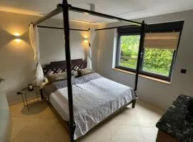Wellness Suite für 2 Personen mit Sauna und Billardtisch