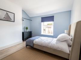 Red & Blue flat 15mins to Liverpool city centre, free parking, hotel a New Brighton