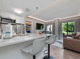 Luxury 2 Suites The Enclave Near Parks