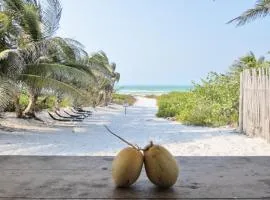 Arena y Mar Beachfront House, El Cuyo by The Spot Rentals