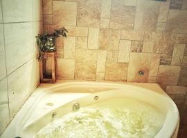 Chal&eacute; Angico - Ref&uacute;gio Namata，皮雷諾波利斯的木屋