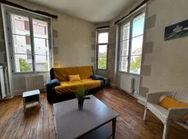 Charmant T2 en centre-ville, 1er étage, La Roche-Posay, pour 4 pers, animaux bienvenus - FR-1-541-107