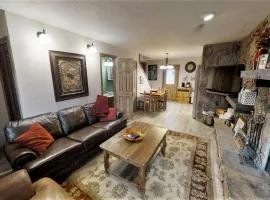 Claim Jumper A-Frame 3 - WiFi - Cable - Hot Tub - Washer - Dryer - Wood Burning Fireplace