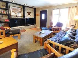 Claim Jumper Townhouse 22 - On The River - Across from the Fishing Ponds - In Town - Near The Ski Area - Fireplace - WiFi - Sate