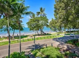 Absolute Beachfront 2 Bedroom Apartment Alassio Palm Cove
